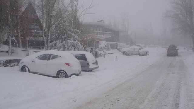 Farellones Chile carros cobertos de neve