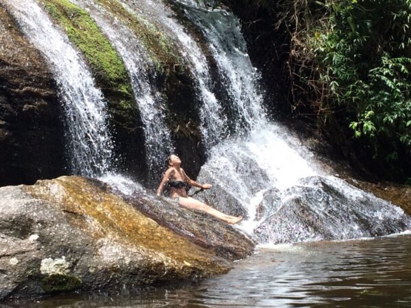 Banho de cachoeira: quem resiste?