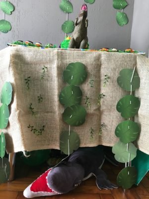 A festa era de dinossauros, mas o jacaré também apareceu por lá...