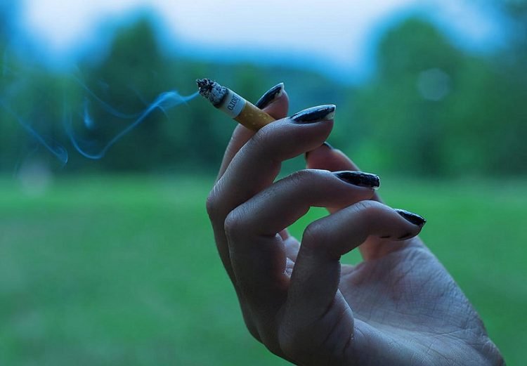 "Voltei da farmácia, acendi um cigarro e falei: esse pode ser o último cigarro que vou fumar, tudo depende do resultado desse exame". Photo credit: massimo ankor via Visualhunt.com / CC BY-NC