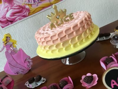 bolo princesas confeitaria da luana