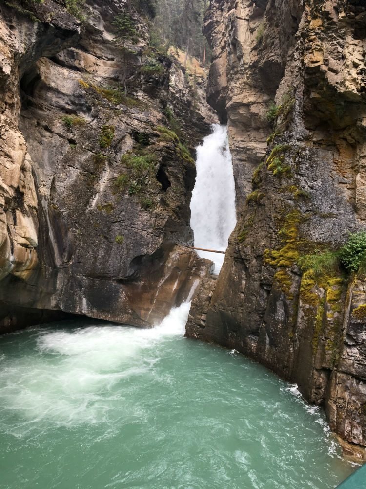 queda d'água de Johnston Canyon