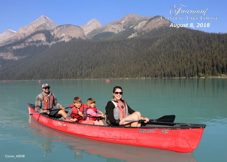 Passeio de canoa no Lake Louise no Canadá