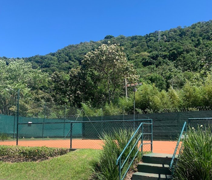 Quadras de tênis no condomínio Costa Verde