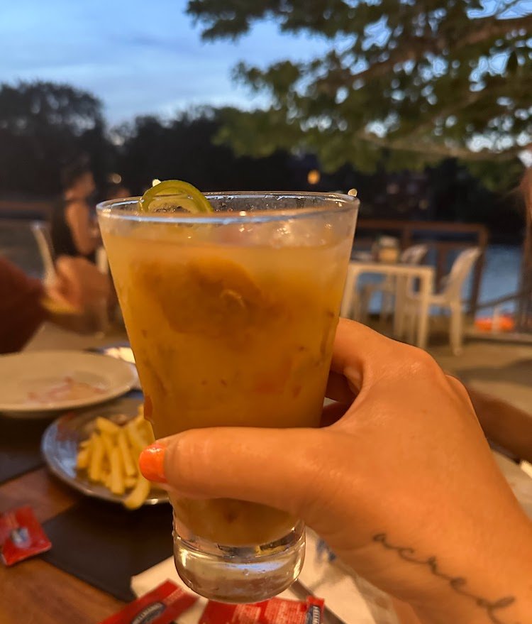 Caju amigo do Restaurante Giselle Barra do Una