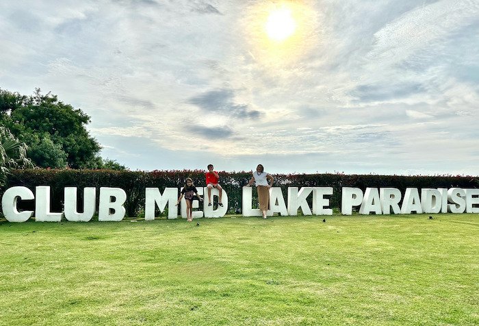 letreiro Club Med Lake Paradise