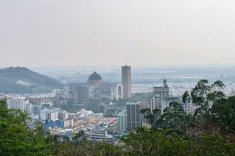 vista da basilica de aparecida do mirante da cruz