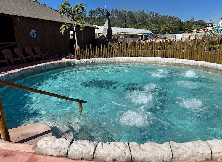 Piscina de hidromassagem Vila Viking Magic City