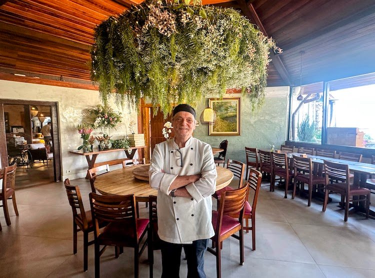 O chef Jean Claude do restaurante Shangri-La
