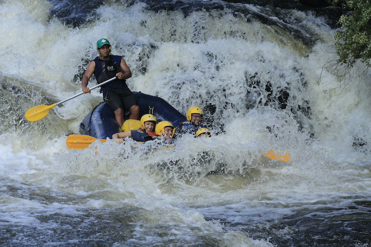 Rafting em Brotas com crianças com Alaya