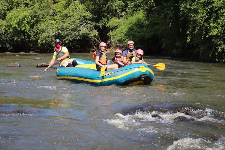Rafting em Brotas com crianças com Viva Brotas_rio Jacare pepira